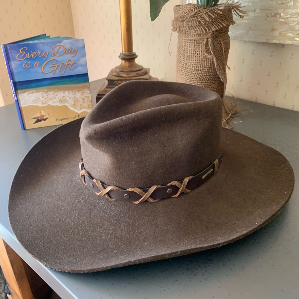 STETSON, John Wayne Blackthorne 100 percent Wool felt western hat. BROWN.